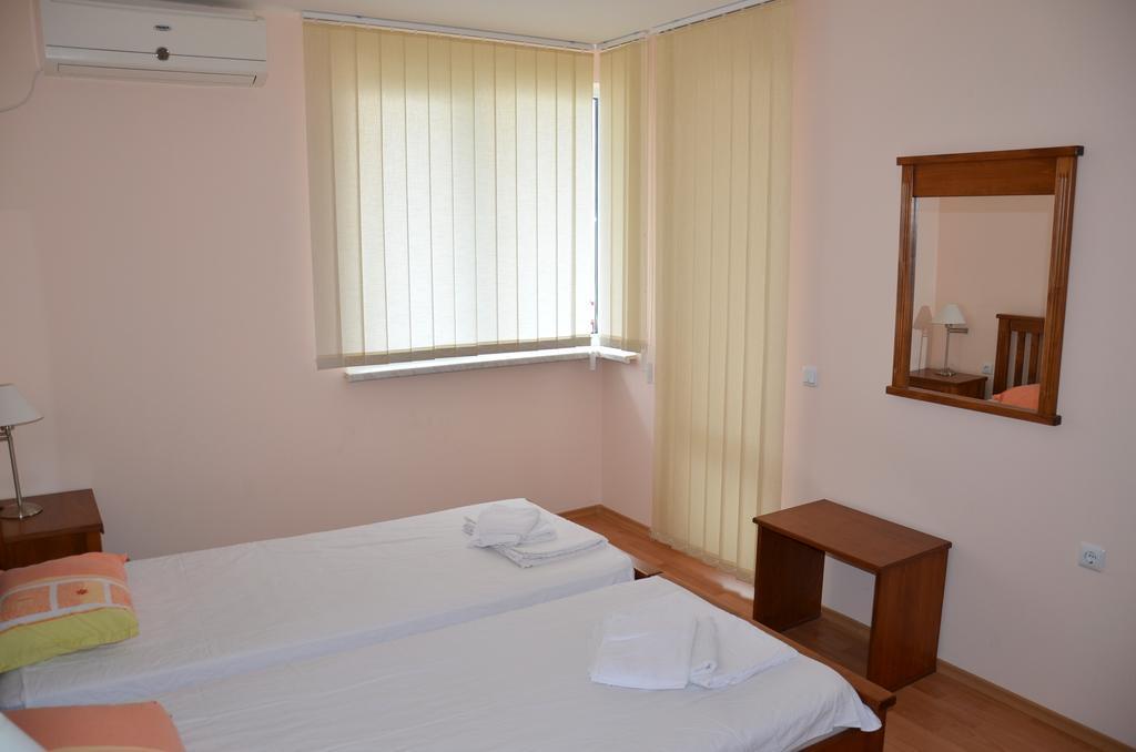 Single Private Apartments In Marina View Fort Beach Свети-Влас Экстерьер фото