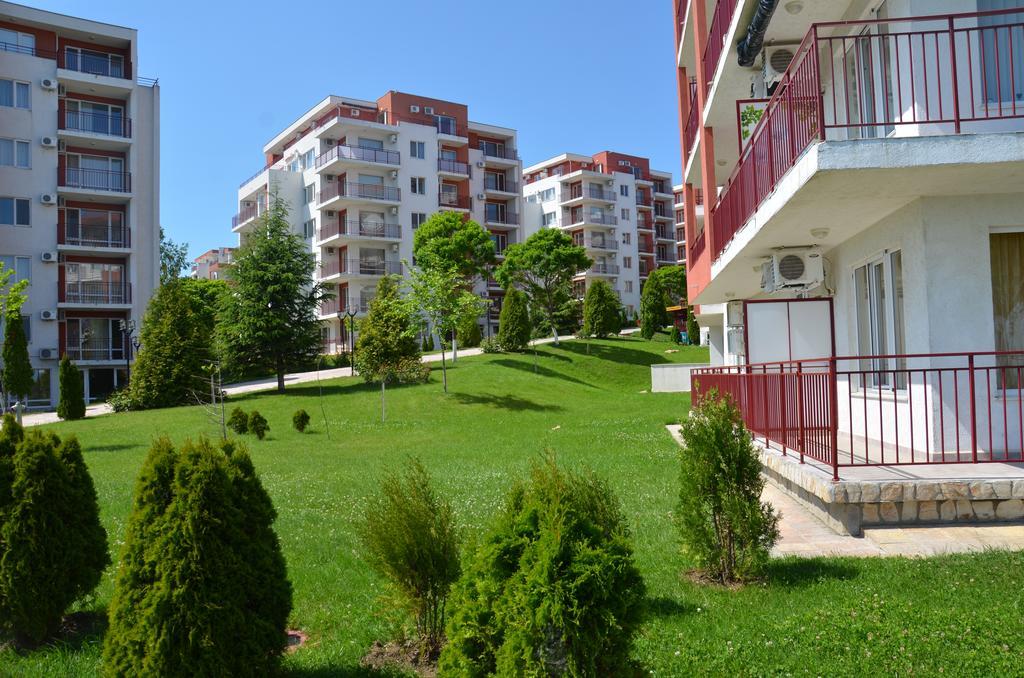 Single Private Apartments In Marina View Fort Beach Свети-Влас Экстерьер фото