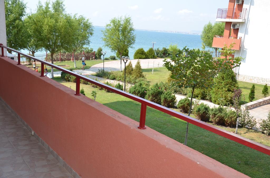 Single Private Apartments In Marina View Fort Beach Свети-Влас Экстерьер фото