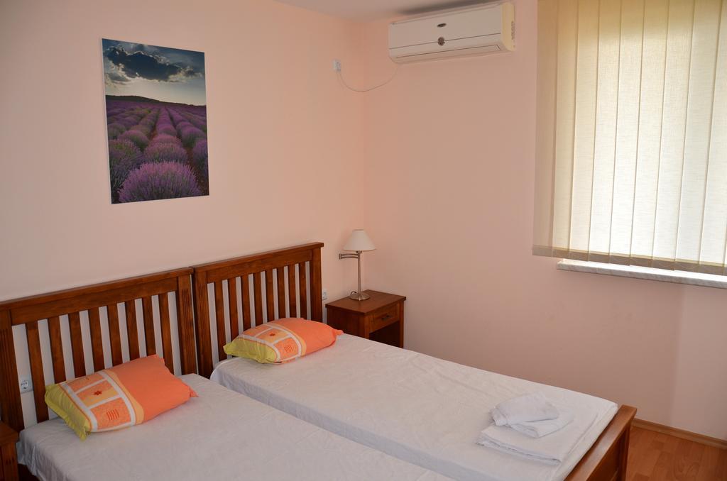 Single Private Apartments In Marina View Fort Beach Свети-Влас Экстерьер фото