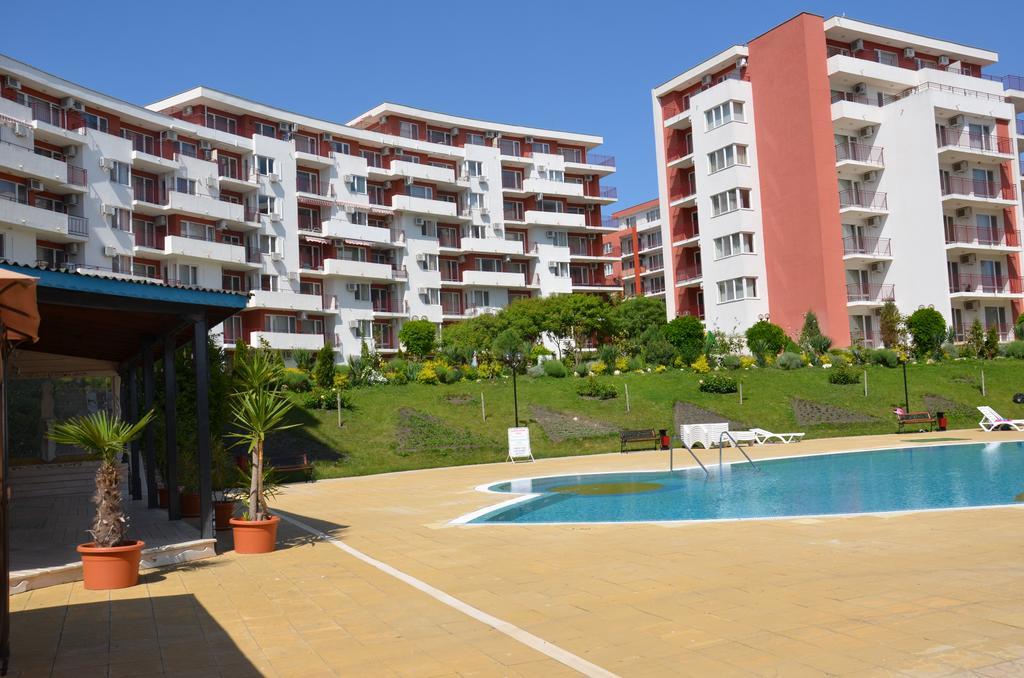 Single Private Apartments In Marina View Fort Beach Свети-Влас Экстерьер фото