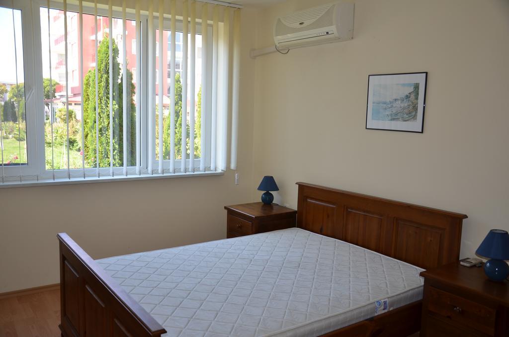 Single Private Apartments In Marina View Fort Beach Свети-Влас Экстерьер фото