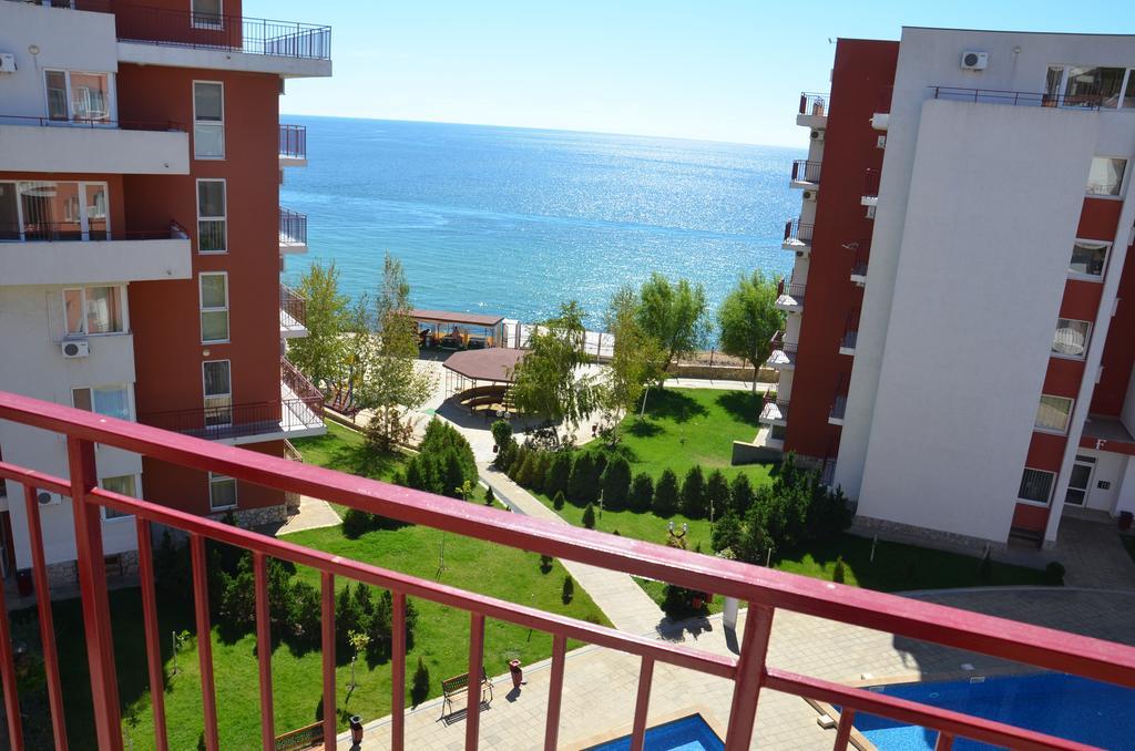 Single Private Apartments In Marina View Fort Beach Свети-Влас Экстерьер фото