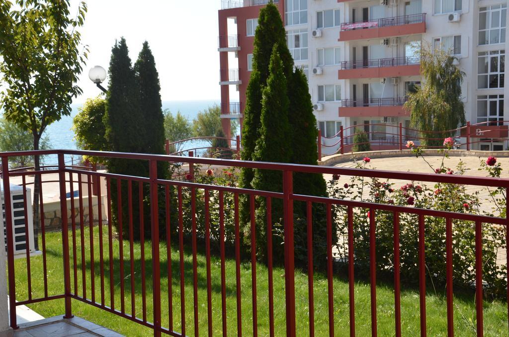 Single Private Apartments In Marina View Fort Beach Свети-Влас Экстерьер фото