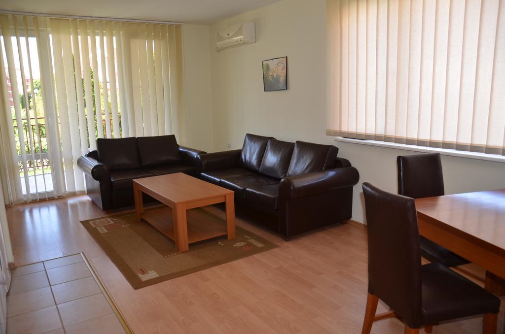 Single Private Apartments In Marina View Fort Beach Свети-Влас Экстерьер фото