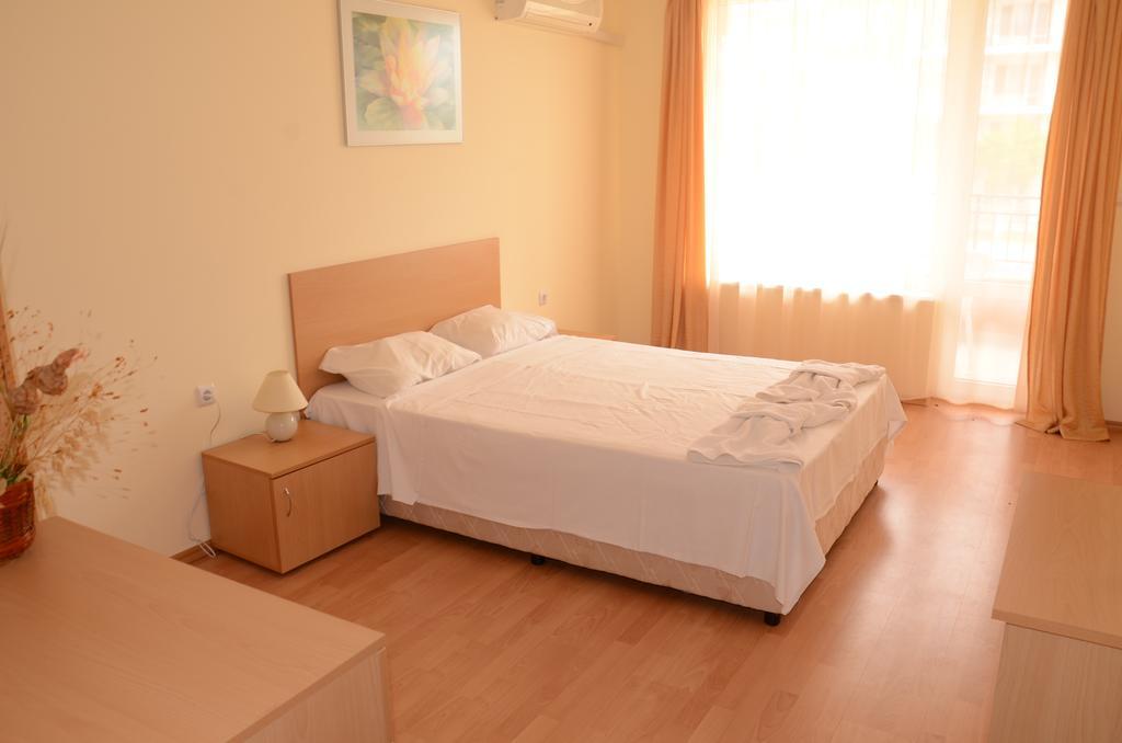 Single Private Apartments In Marina View Fort Beach Свети-Влас Экстерьер фото