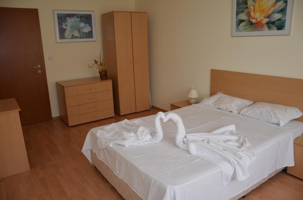 Single Private Apartments In Marina View Fort Beach Свети-Влас Экстерьер фото