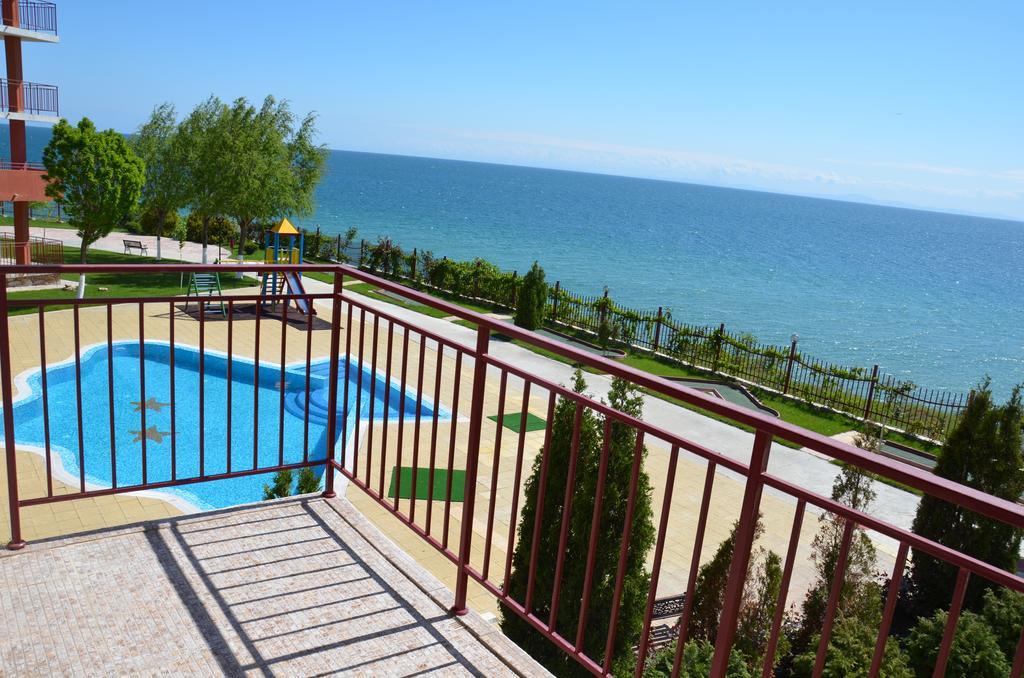 Single Private Apartments In Marina View Fort Beach Свети-Влас Экстерьер фото