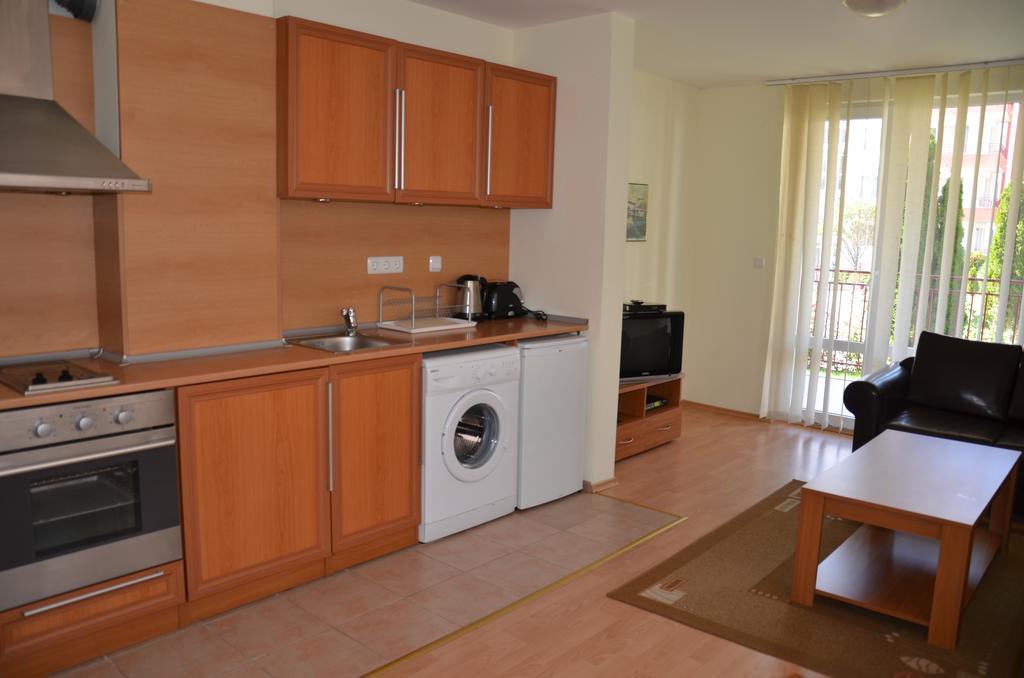 Single Private Apartments In Marina View Fort Beach Свети-Влас Экстерьер фото