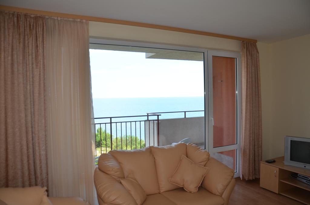 Single Private Apartments In Marina View Fort Beach Свети-Влас Экстерьер фото